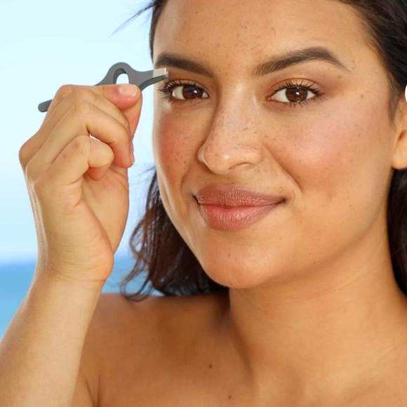 Chella Slant Tip Tweezers - Picture 2 of 5